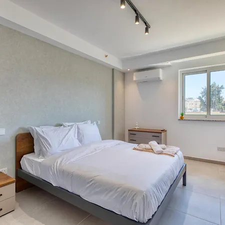 Apartman Luxury 1 Bedroom St Julians Sleeps 4 *