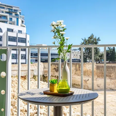 Luxury 1 Bedroom St Julians Sleeps 4 شقة
