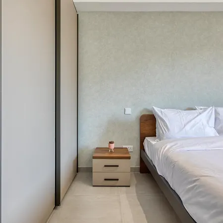Luxury 1 Bedroom St Julians Sleeps 4