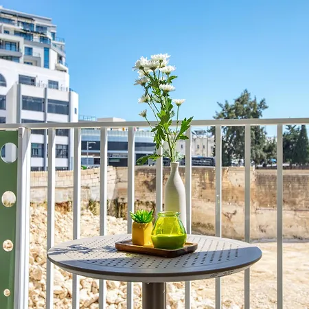 Luxury 1 Bedroom St Julians Sleeps 4 Apartamento